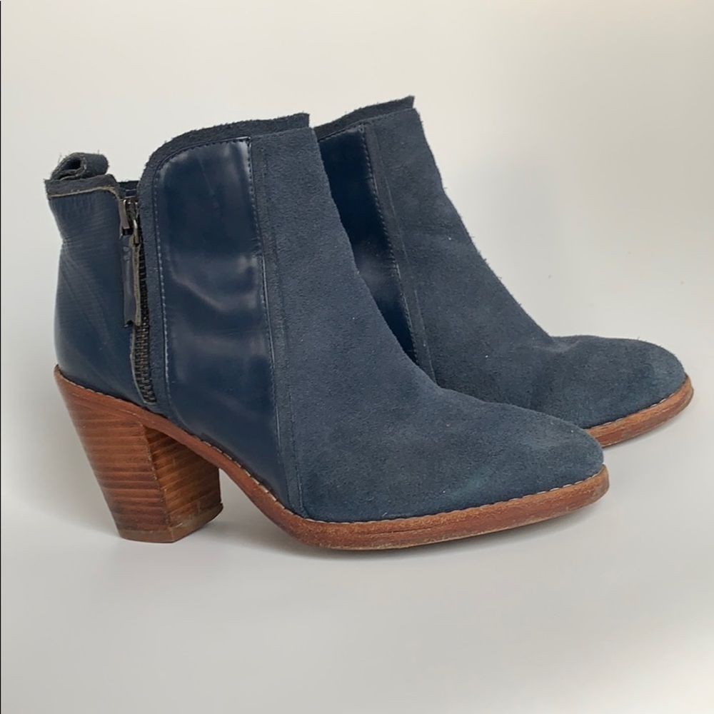 Matt Bergson blue suede booties size 7.5